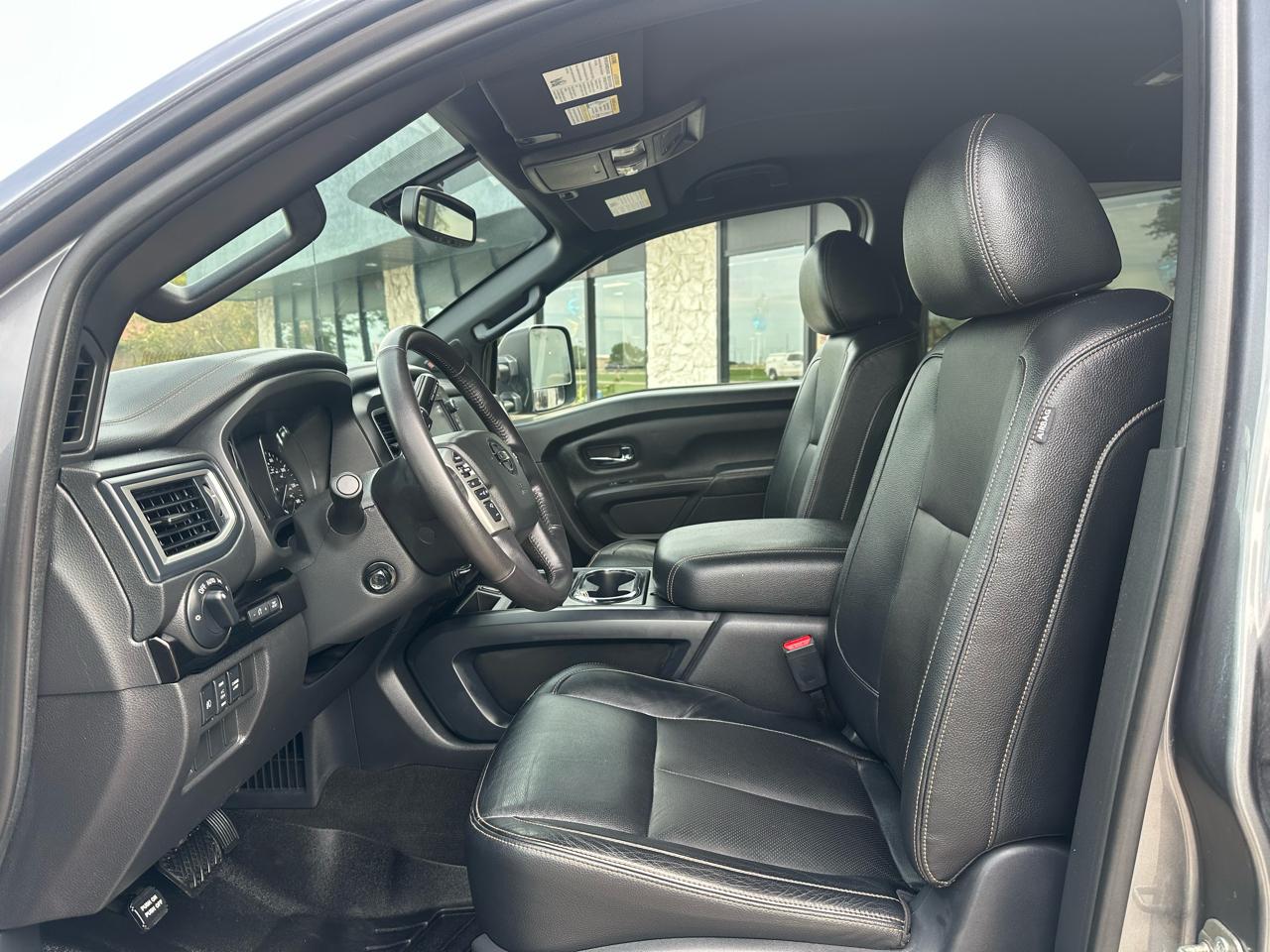 Nissan Titan PRO-4X Crew Cab 4WD 2018