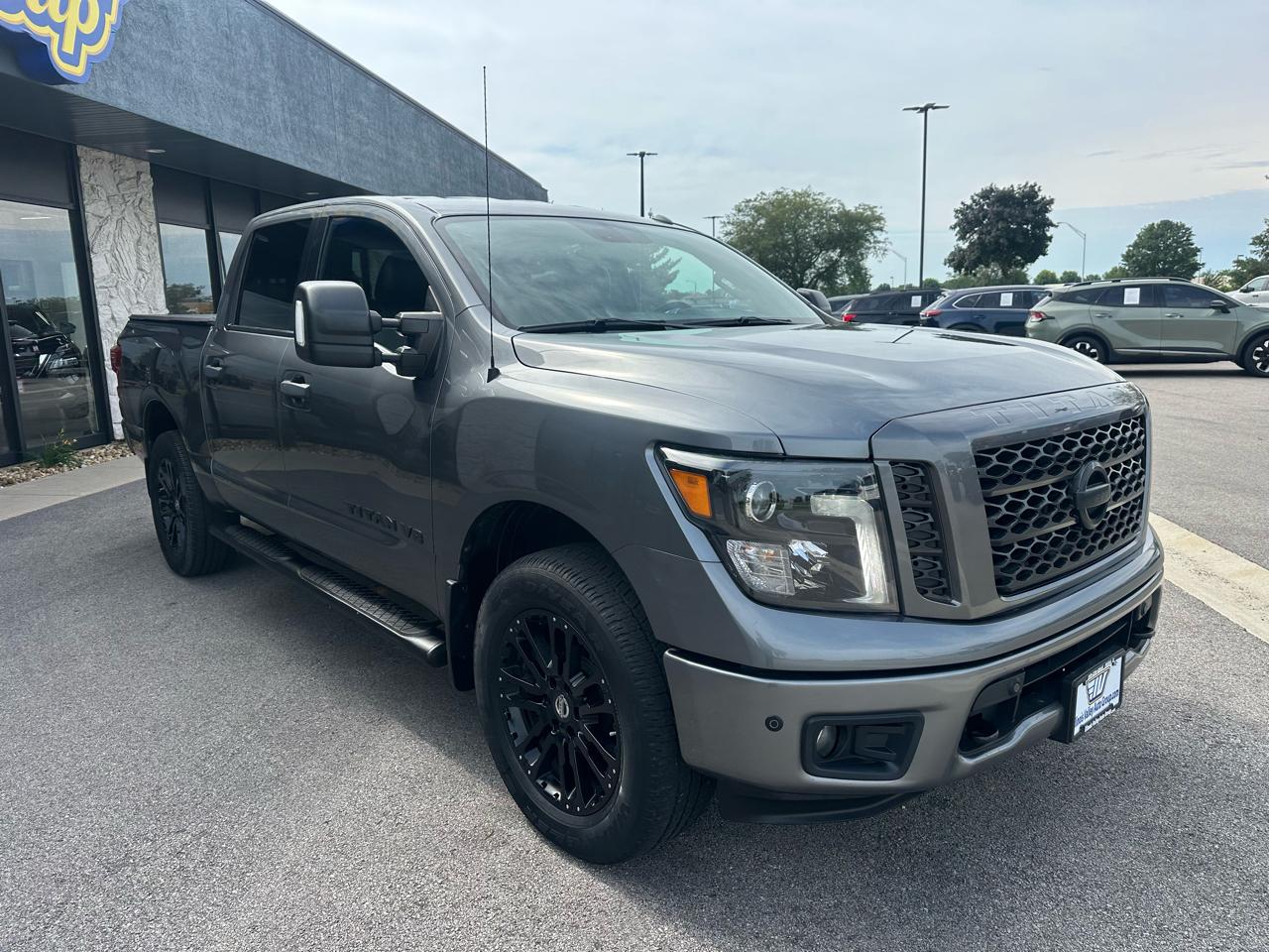Nissan Titan PRO-4X Crew Cab 4WD 2018