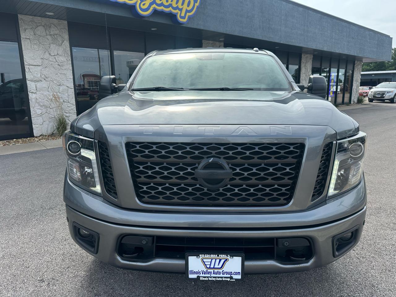 Nissan Titan PRO-4X Crew Cab 4WD 2018