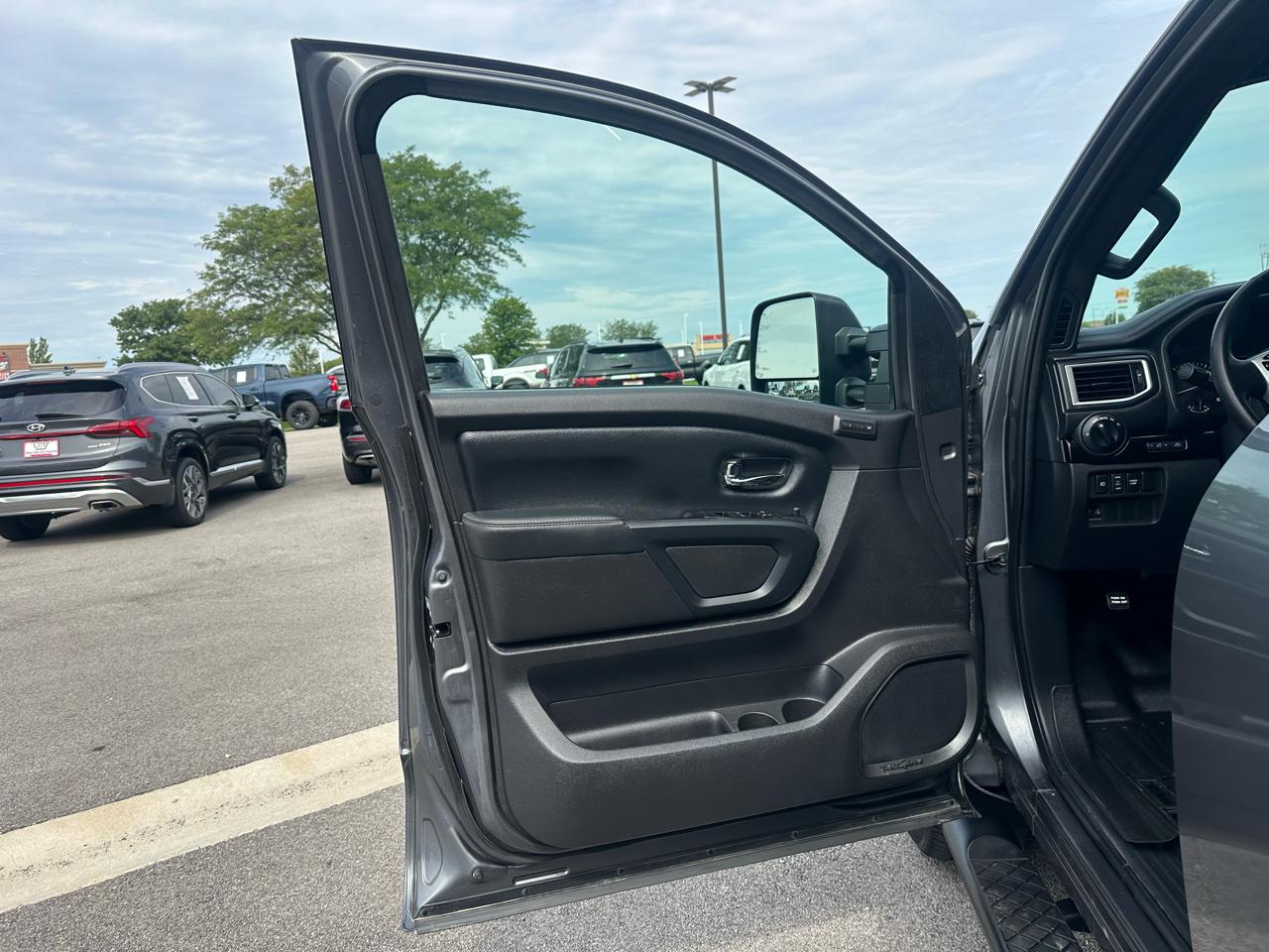 Nissan Titan PRO-4X Crew Cab 4WD 2018