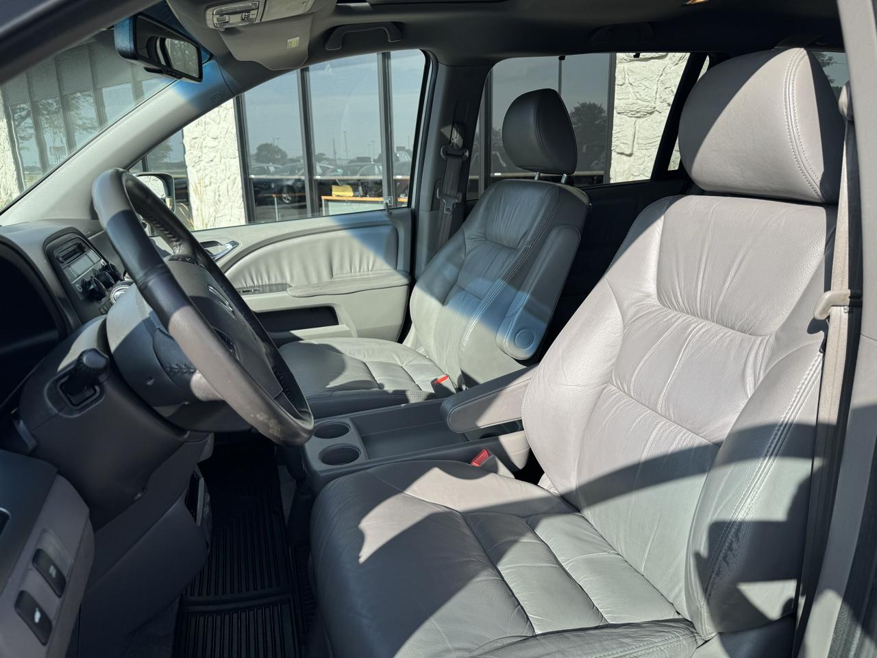 Honda Odyssey EX-L w/ DVD and Navigation 2010