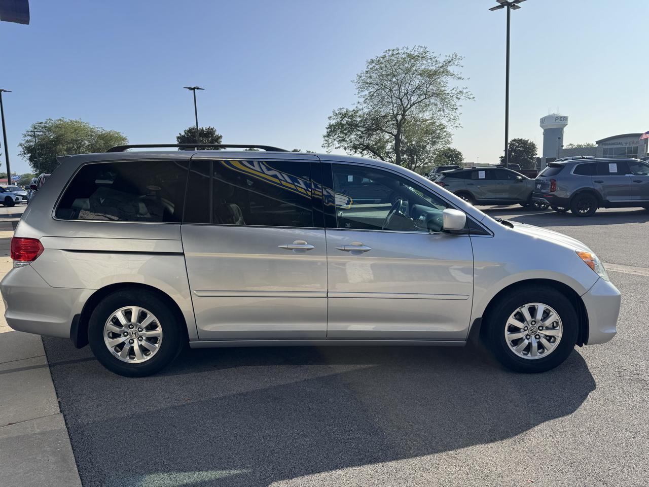 Honda Odyssey EX-L w/ DVD and Navigation 2010