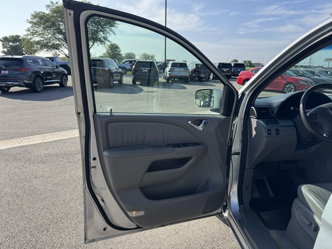 Honda Odyssey EX-L w/ DVD and Navigation 2010