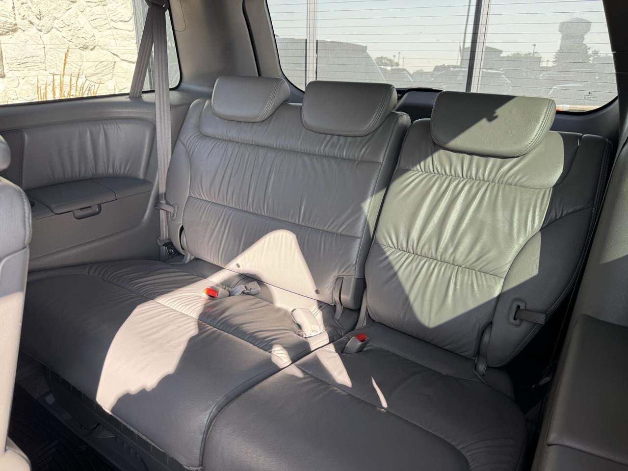 Honda Odyssey EX-L w/ DVD and Navigation 2010