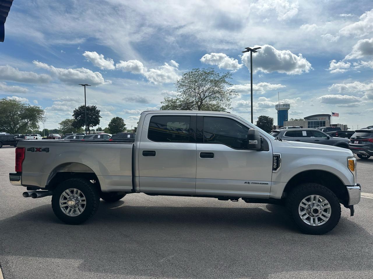 Ford F-250 SD XLT Crew Cab 4WD 2017
