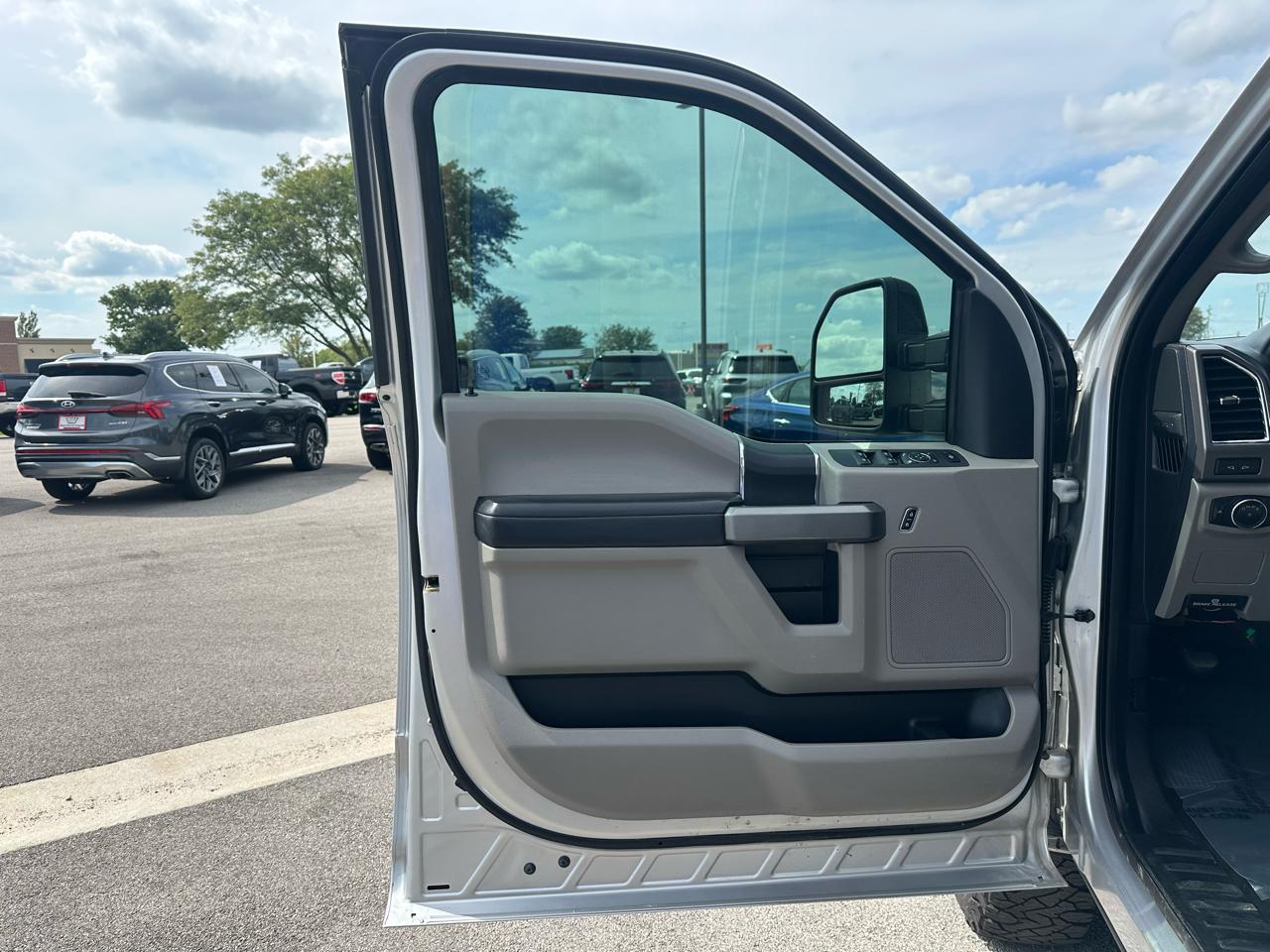 Ford F-250 SD XLT Crew Cab 4WD 2017