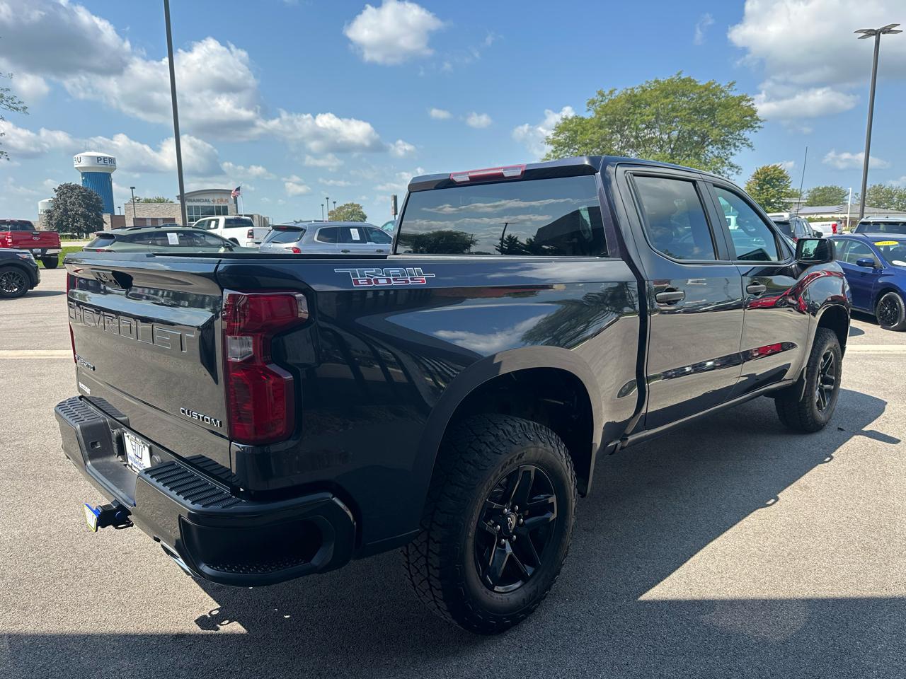 Chevrolet Silverado 1500 Trail Boss Custom Crew Cab 4WD 2022