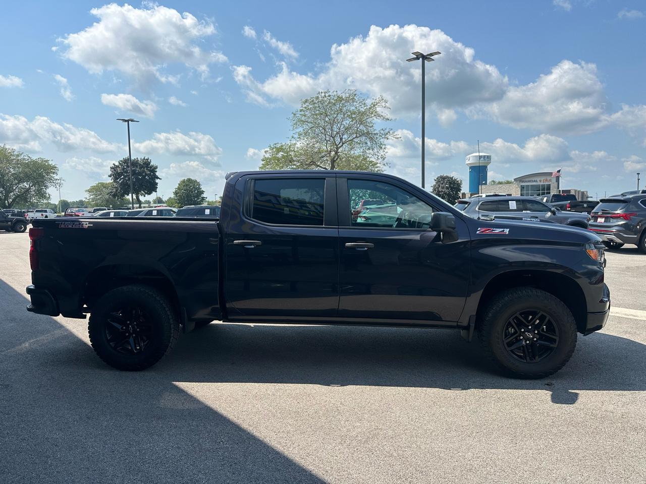Chevrolet Silverado 1500 Trail Boss Custom Crew Cab 4WD 2022