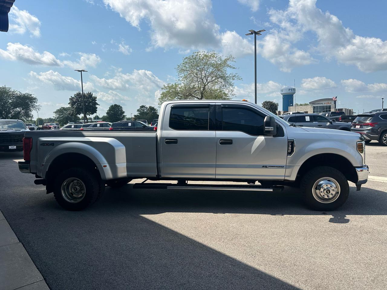Ford F-350 SD XLT Crew Cab Long Bed DRW 4WD 2019