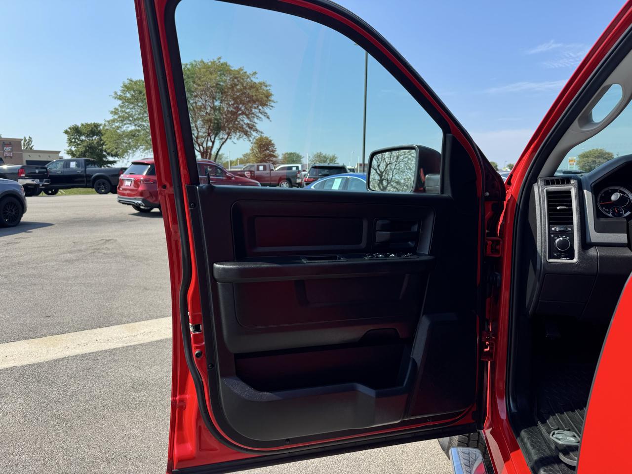 RAM 1500 Classic Tradesman Crew Cab SWB 4WD 2019