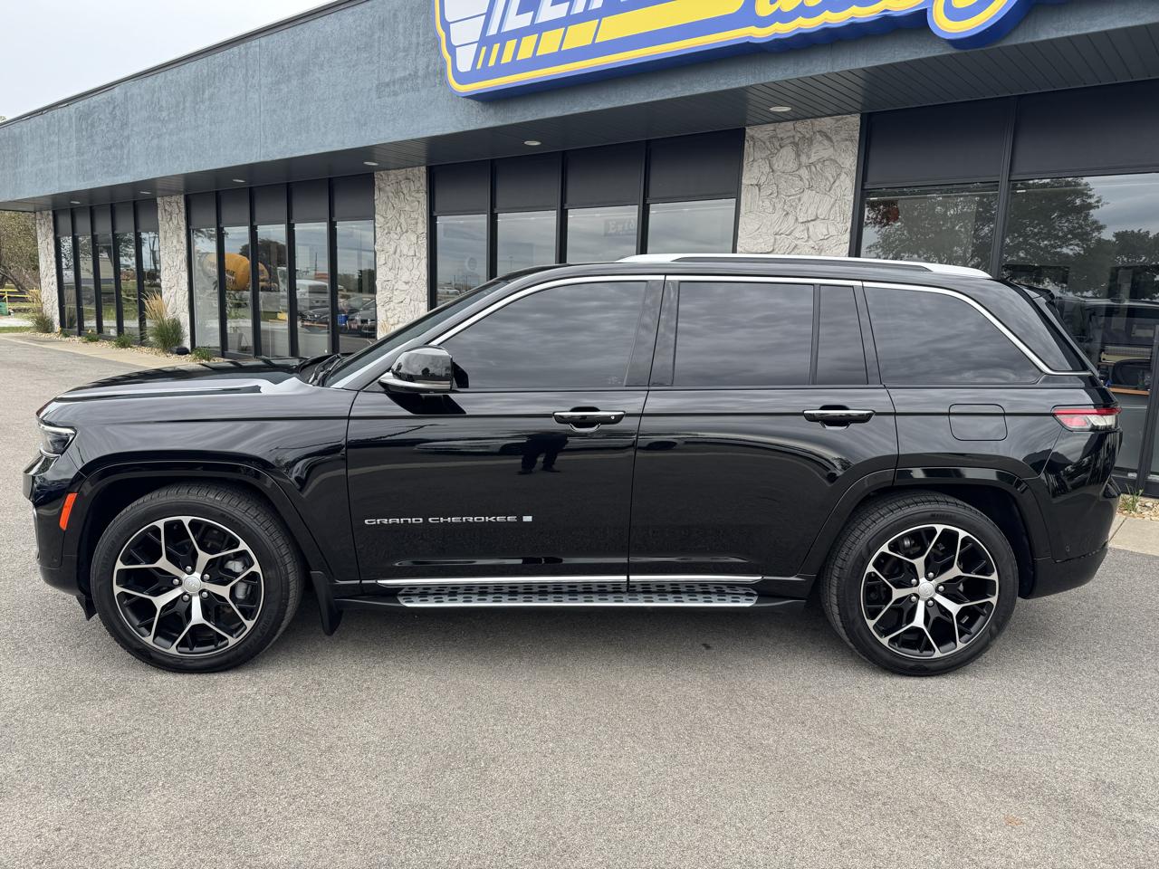 Jeep Grand Cherokee Summit 4WD 2023