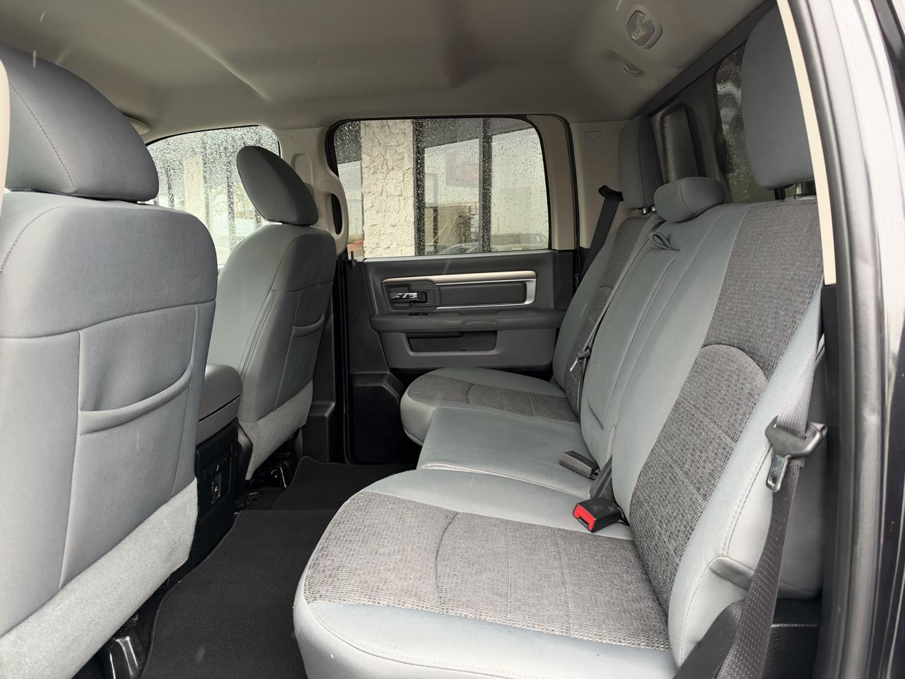RAM 1500 Big Horn Crew Cab 4WD 2016
