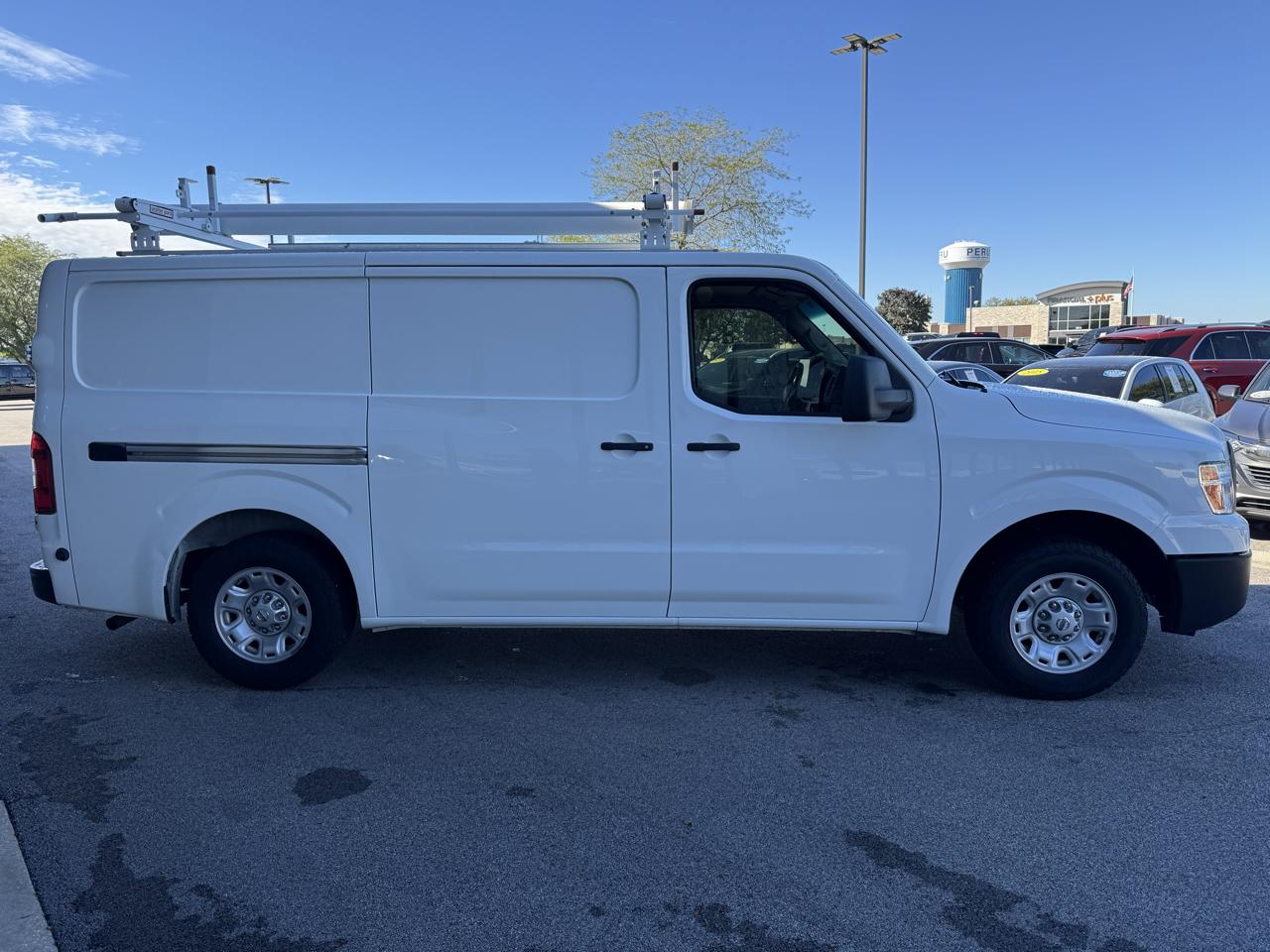 Nissan NV Cargo 2500 HD SV V6 2017