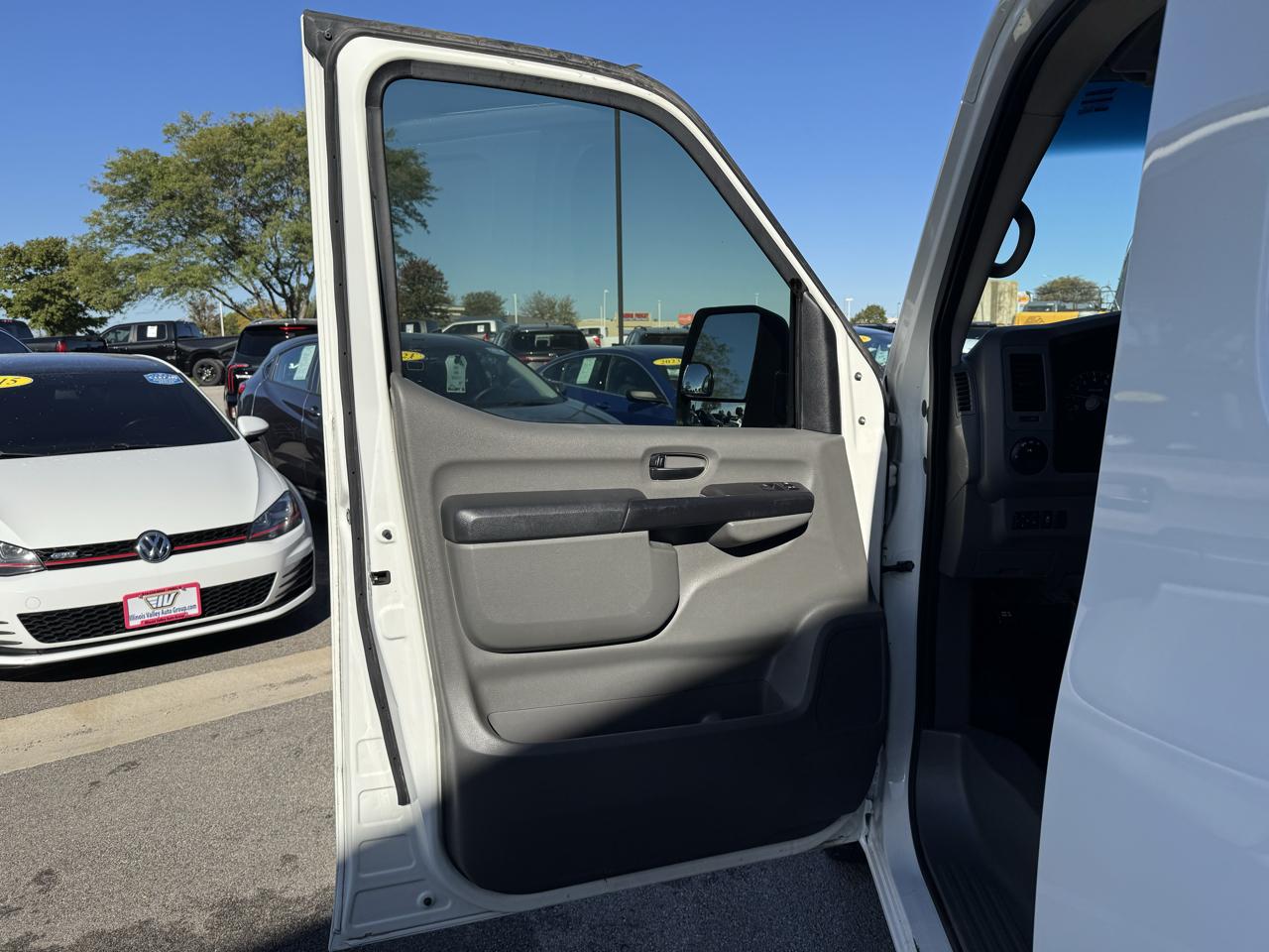 Nissan NV Cargo 2500 HD SV V6 2017