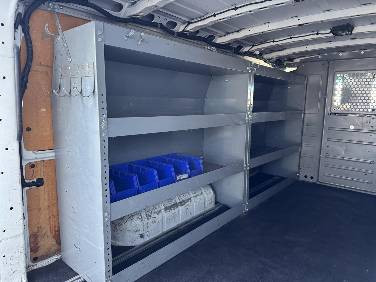 Nissan NV Cargo 2500 HD SV V6 2017