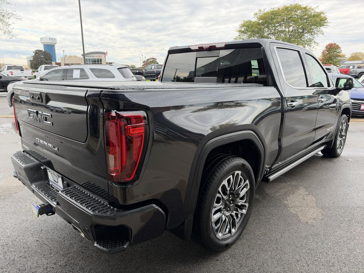 GMC Sierra 1500 Denali Ultimate Crew Cab 4WD 2024
