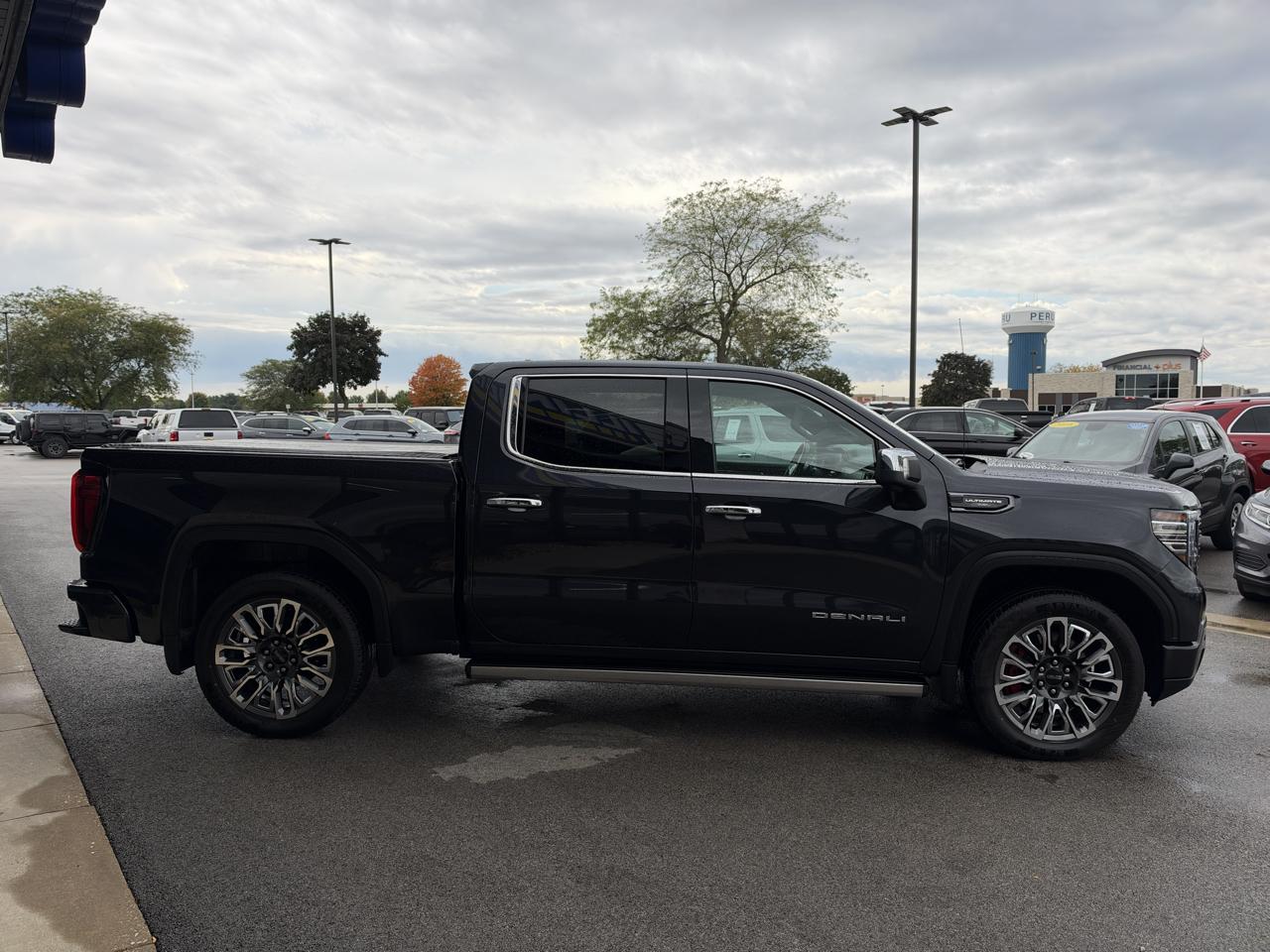 GMC Sierra 1500 Denali Ultimate Crew Cab 4WD 2024