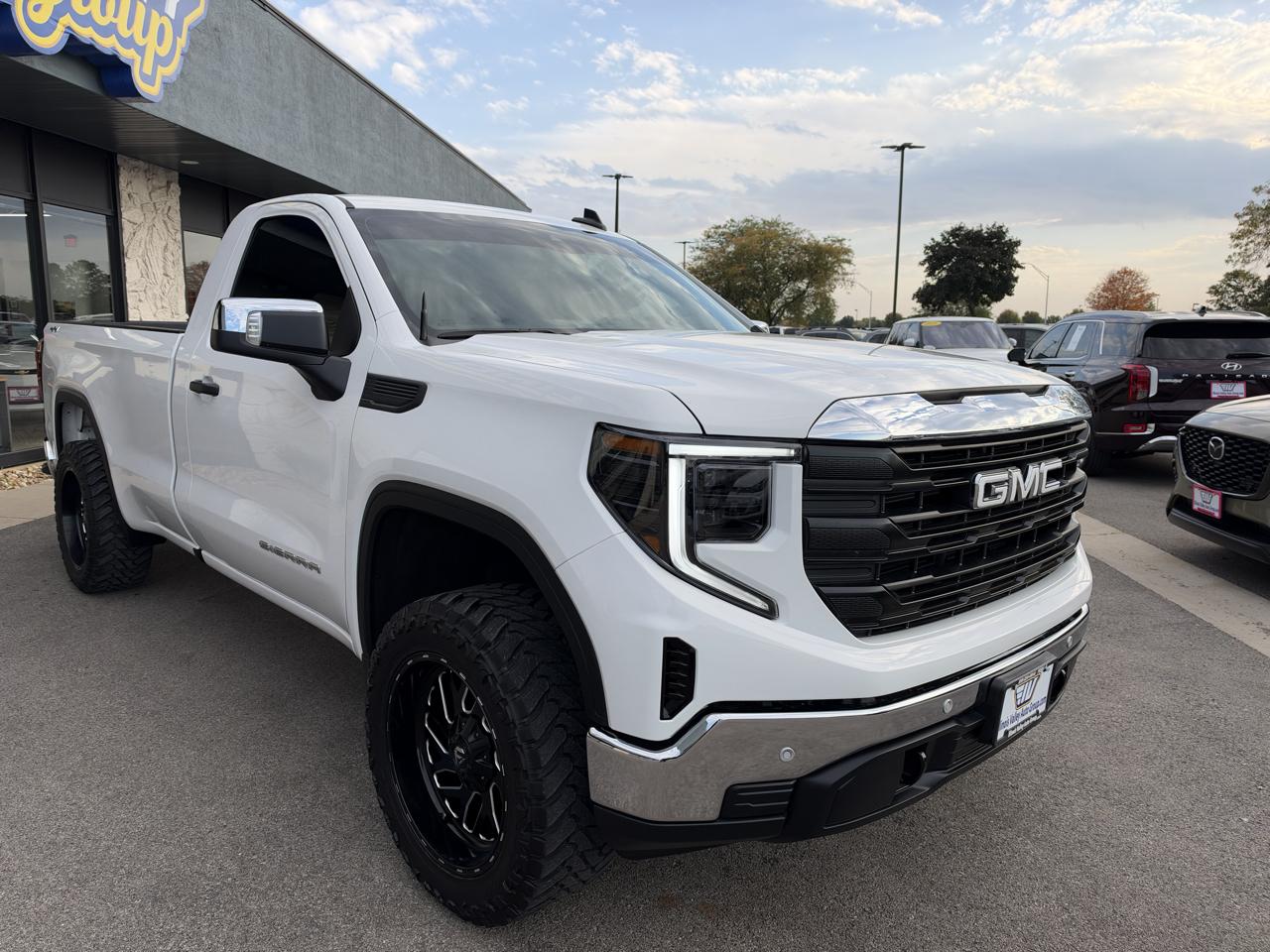 GMC Sierra 1500 4WD Reg Cab 140" Pro 2026