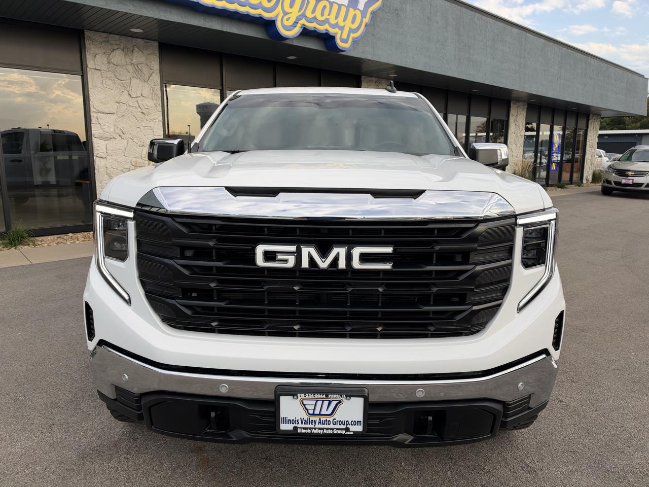 GMC Sierra 1500 4WD Reg Cab 140" Pro 2026