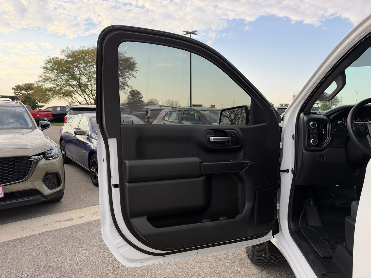 GMC Sierra 1500 4WD Reg Cab 140" Pro 2026
