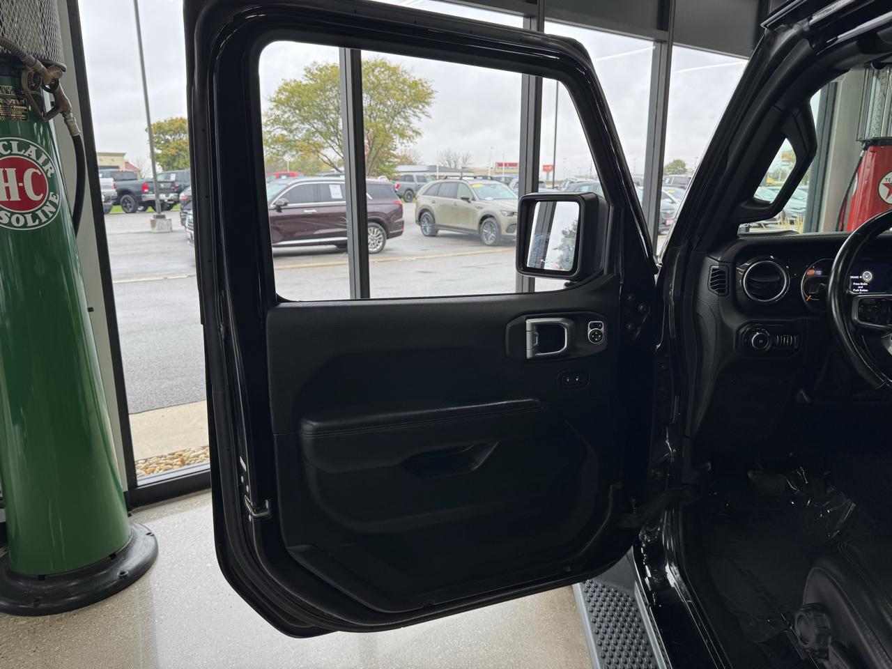 Jeep Wrangler Unlimited Sahara 2021