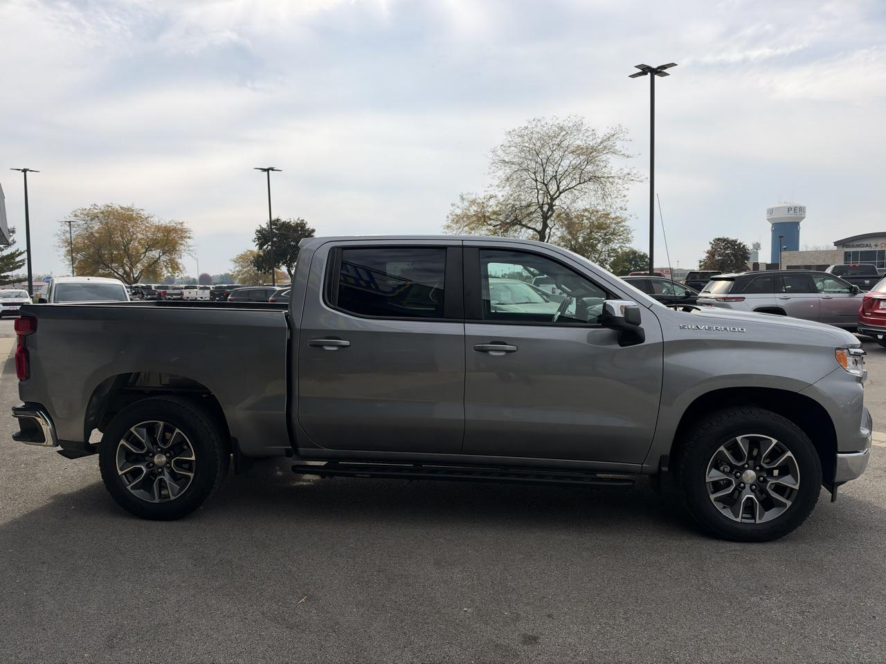 Chevrolet Silverado 1500 LT Crew Cab 4WD 2023