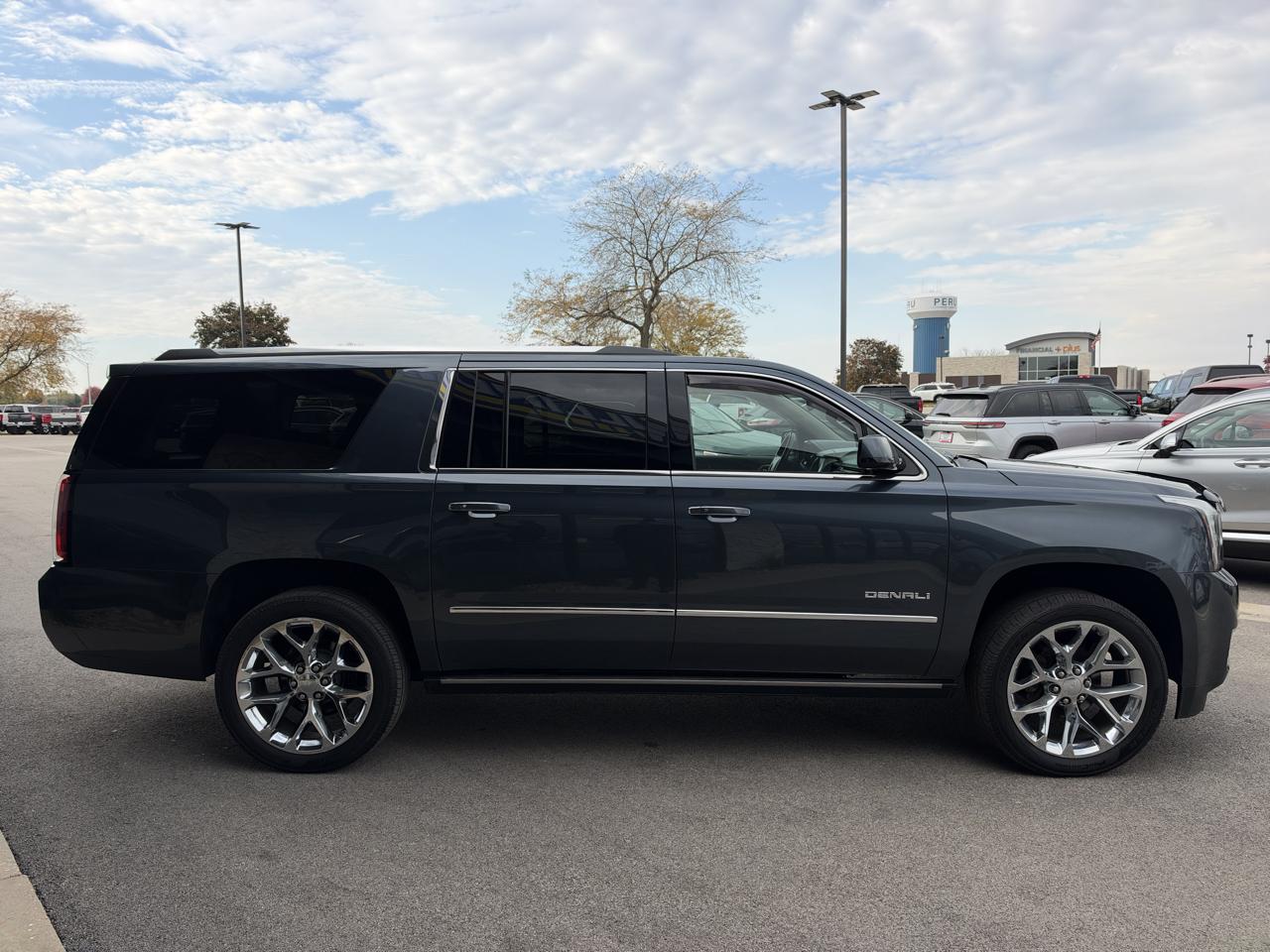 GMC Yukon XL Denali 4WD 2020