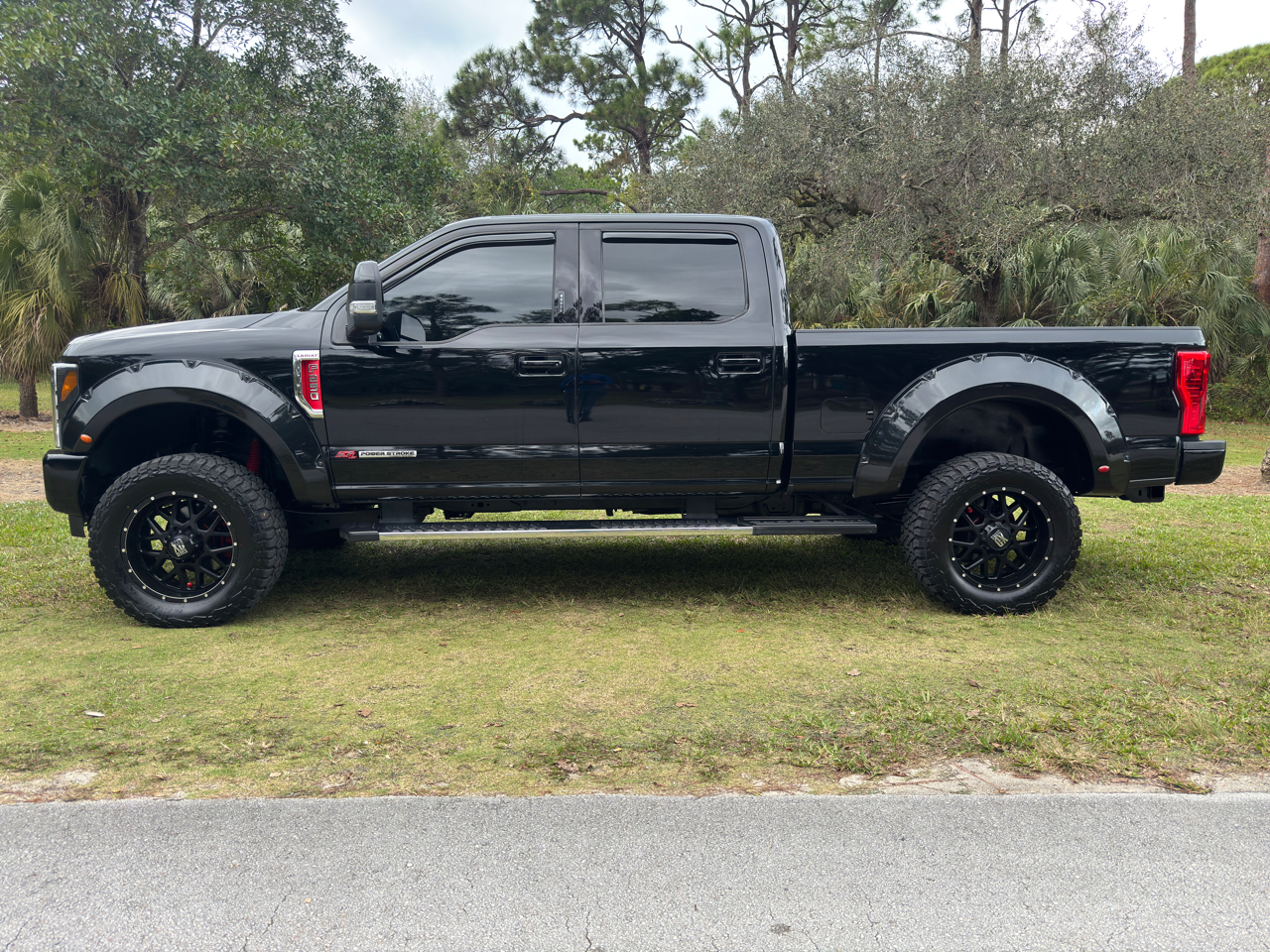 Ford Super Duty F-250 SRW 4WD Crew Cab 156" Lariat 2017