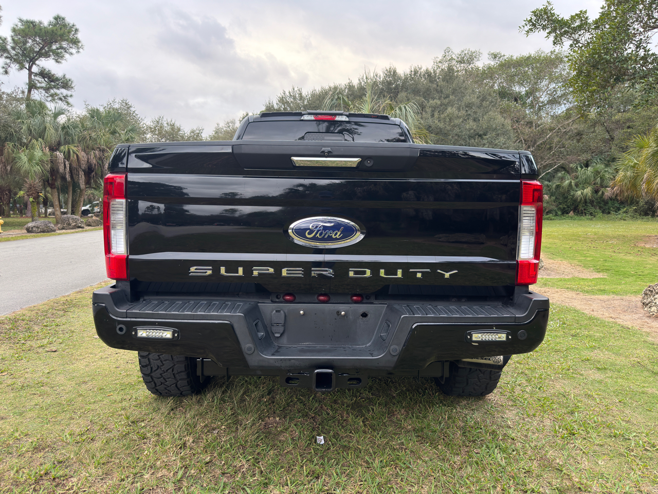 Ford Super Duty F-250 SRW 4WD Crew Cab 156" Lariat 2017