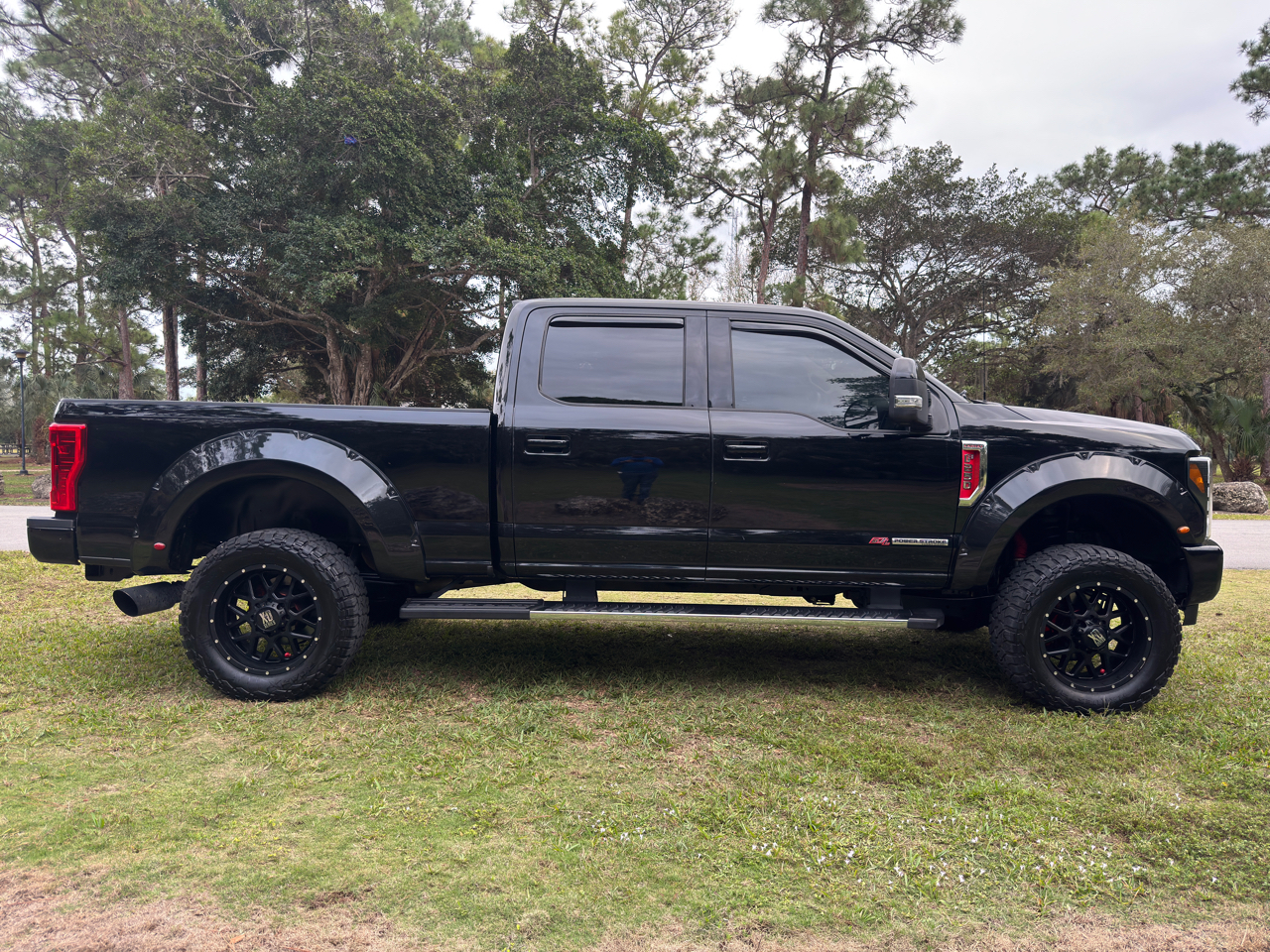Ford Super Duty F-250 SRW 4WD Crew Cab 156" Lariat 2017