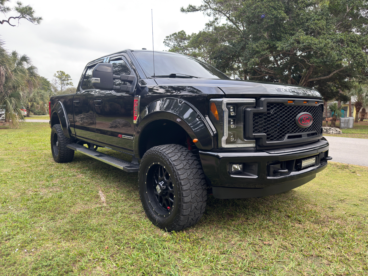 Ford Super Duty F-250 SRW 4WD Crew Cab 156" Lariat 2017