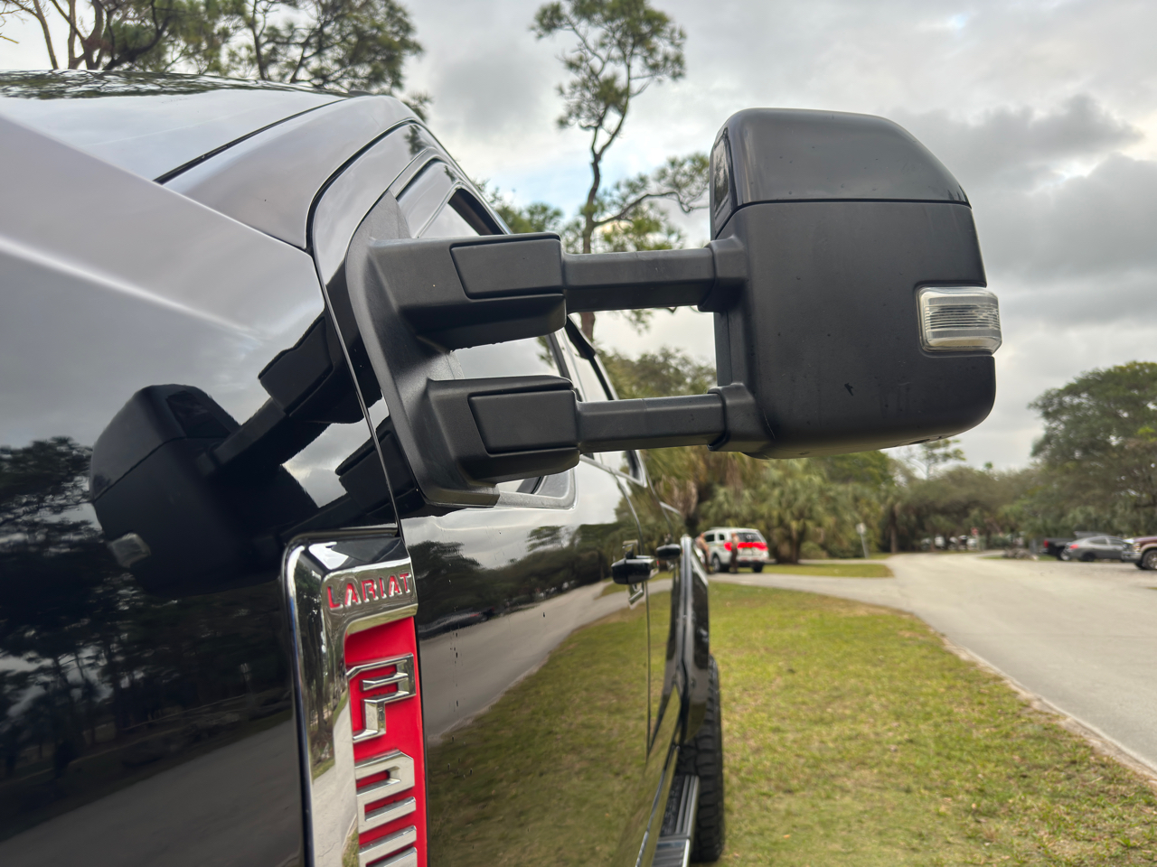 Ford Super Duty F-250 SRW 4WD Crew Cab 156" Lariat 2017