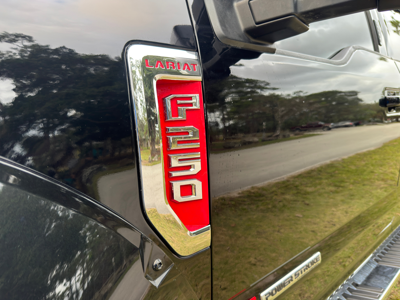 Ford Super Duty F-250 SRW 4WD Crew Cab 156" Lariat 2017