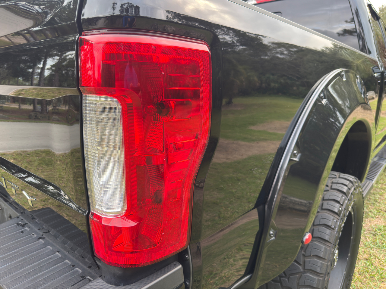 Ford Super Duty F-250 SRW 4WD Crew Cab 156" Lariat 2017