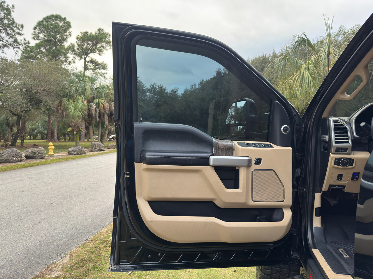 Ford Super Duty F-250 SRW 4WD Crew Cab 156" Lariat 2017