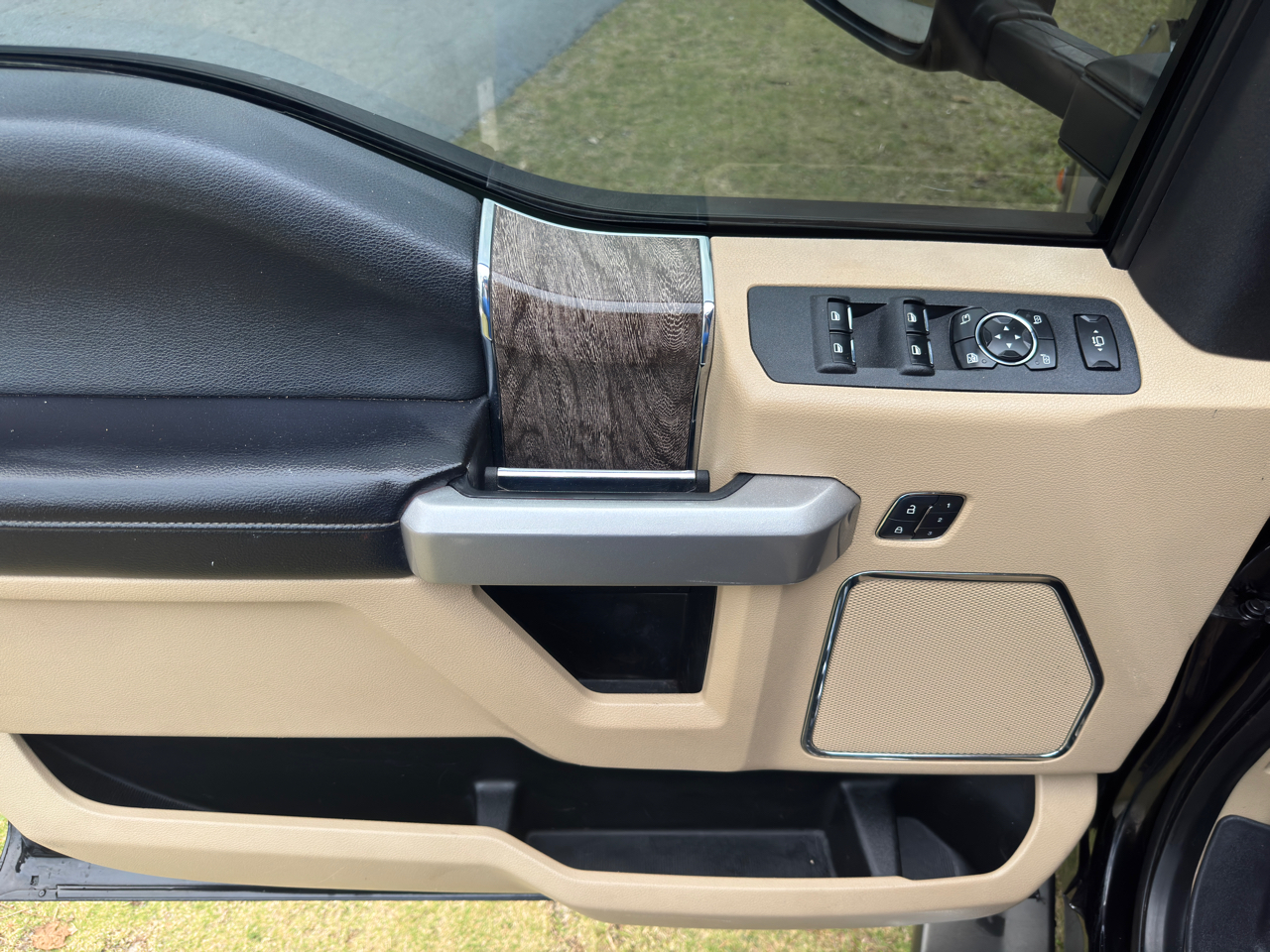 Ford Super Duty F-250 SRW 4WD Crew Cab 156" Lariat 2017