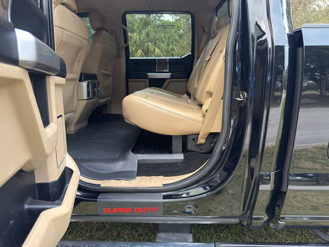 Ford Super Duty F-250 SRW 4WD Crew Cab 156" Lariat 2017