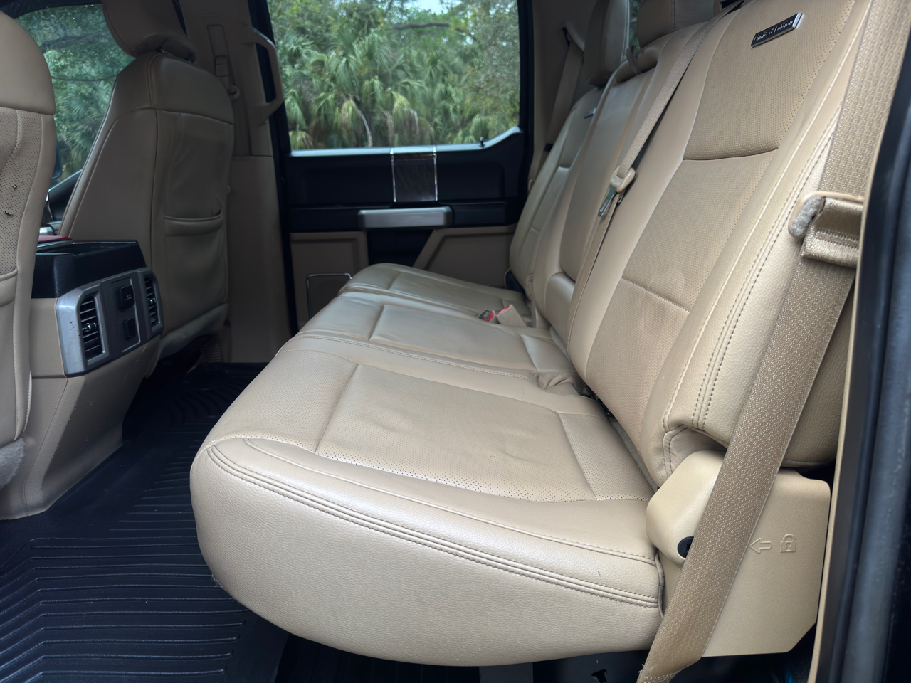 Ford Super Duty F-250 SRW 4WD Crew Cab 156" Lariat 2017