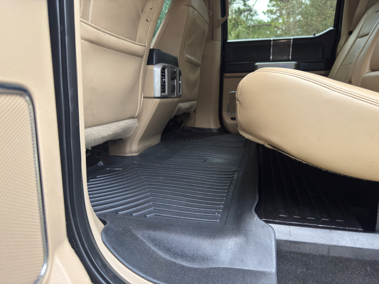 Ford Super Duty F-250 SRW 4WD Crew Cab 156" Lariat 2017