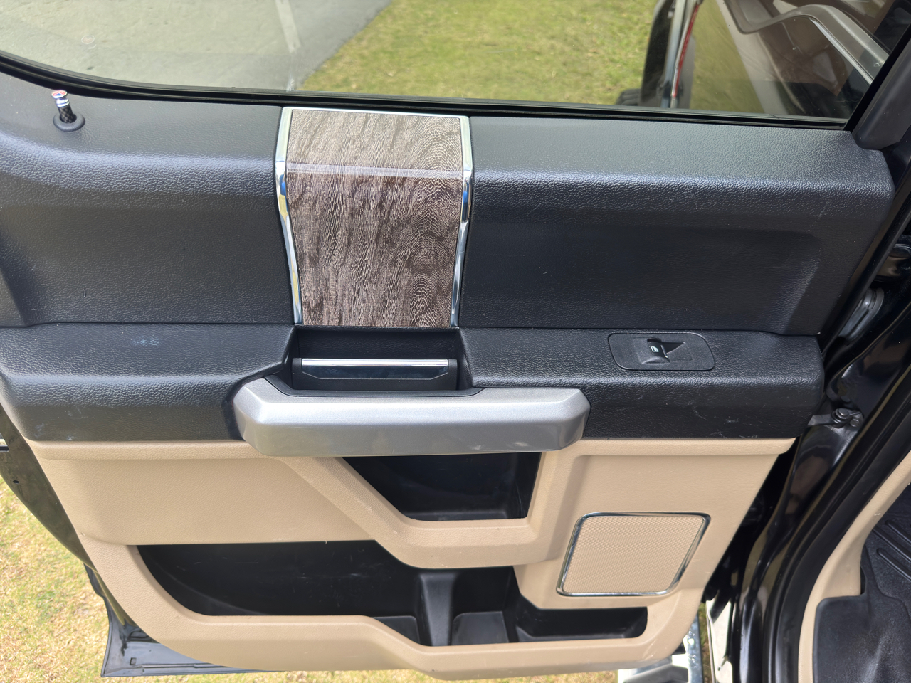 Ford Super Duty F-250 SRW 4WD Crew Cab 156" Lariat 2017