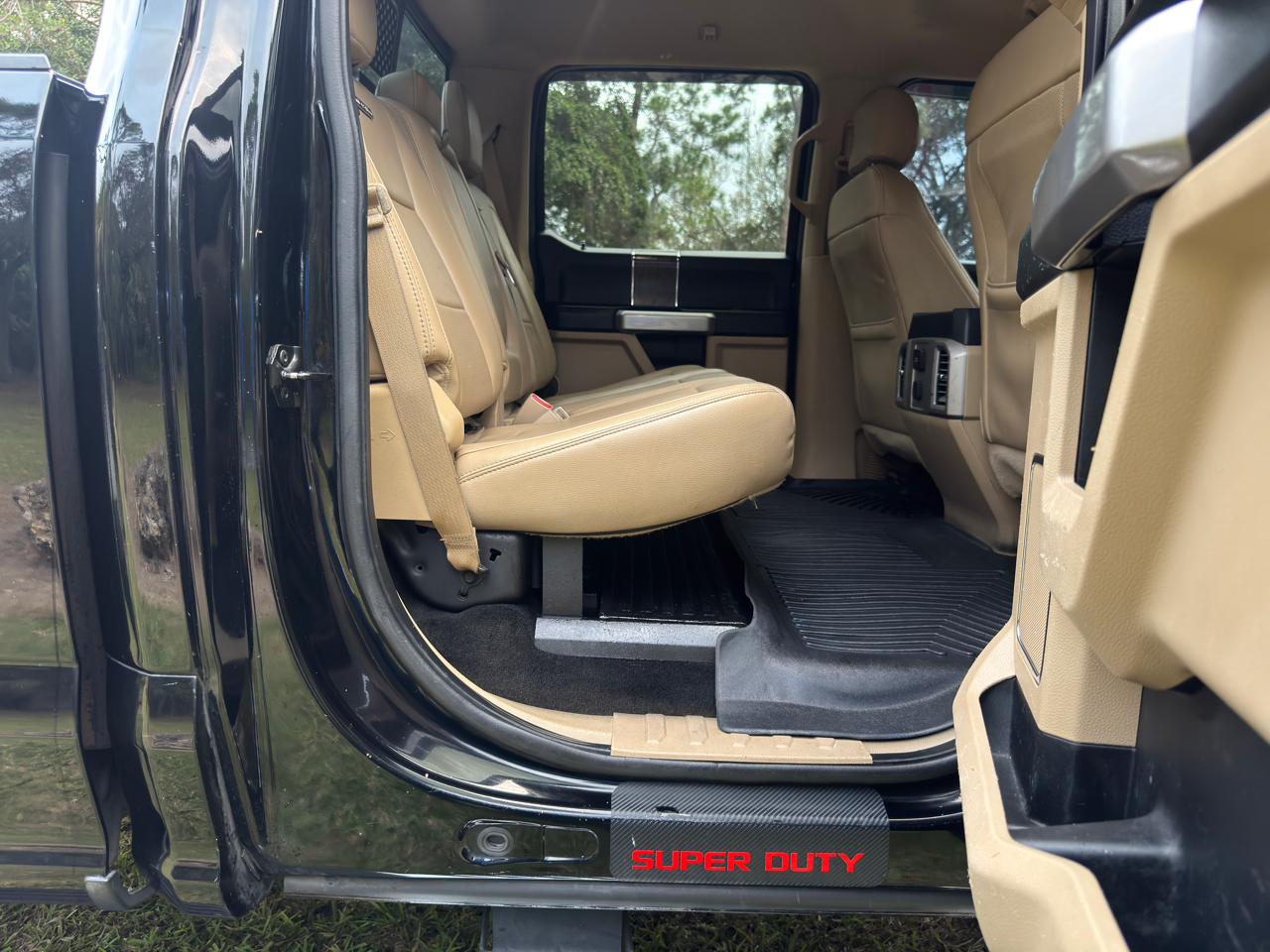 Ford Super Duty F-250 SRW 4WD Crew Cab 156" Lariat 2017