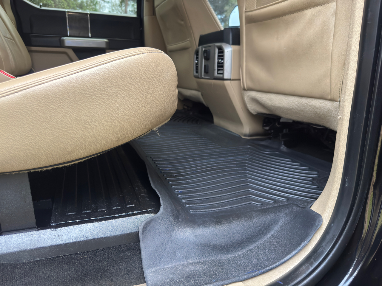 Ford Super Duty F-250 SRW 4WD Crew Cab 156" Lariat 2017