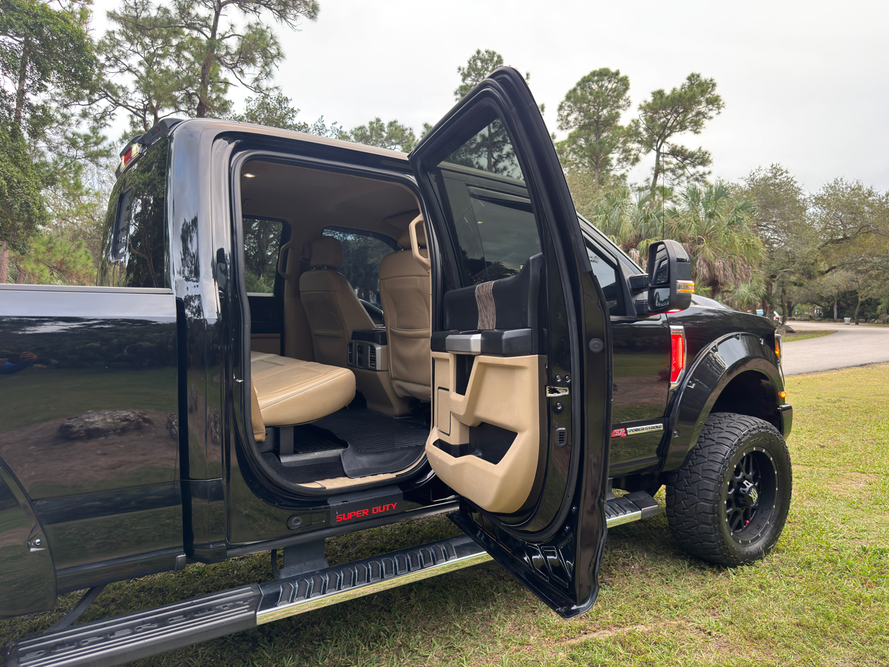 Ford Super Duty F-250 SRW 4WD Crew Cab 156" Lariat 2017