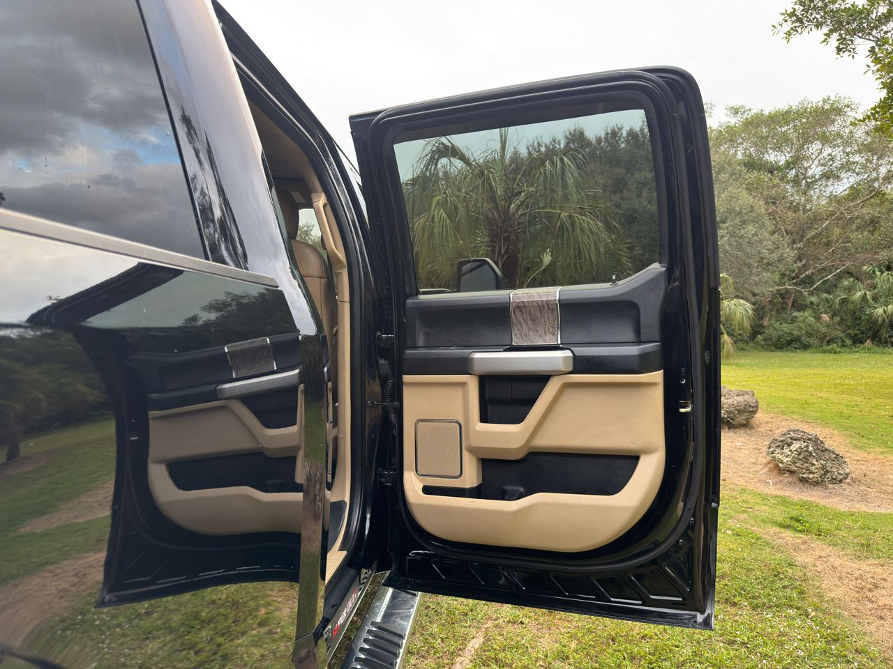 Ford Super Duty F-250 SRW 4WD Crew Cab 156" Lariat 2017