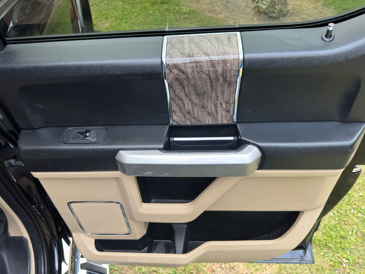 Ford Super Duty F-250 SRW 4WD Crew Cab 156" Lariat 2017