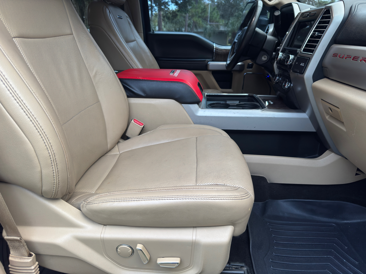 Ford Super Duty F-250 SRW 4WD Crew Cab 156" Lariat 2017