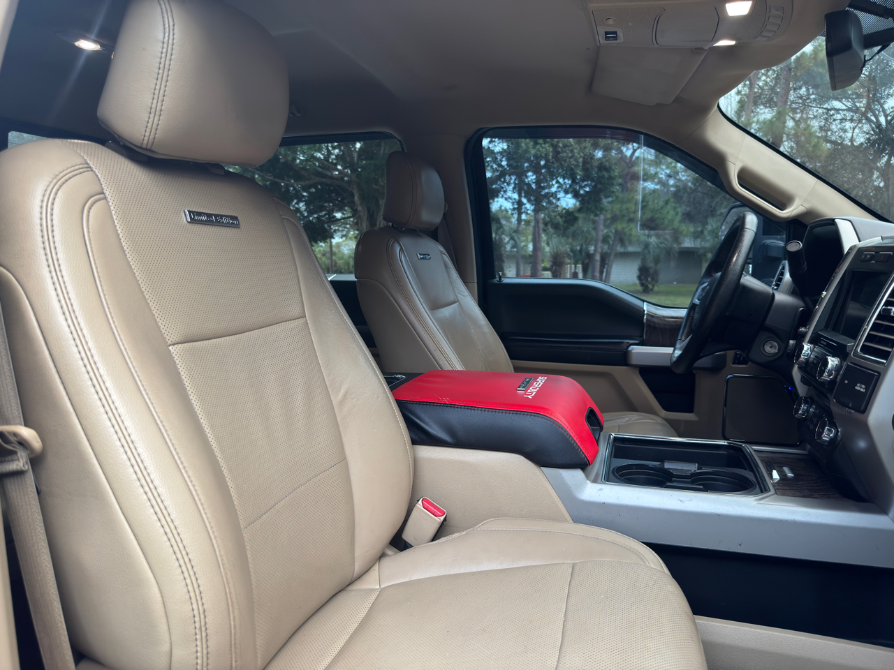 Ford Super Duty F-250 SRW 4WD Crew Cab 156" Lariat 2017