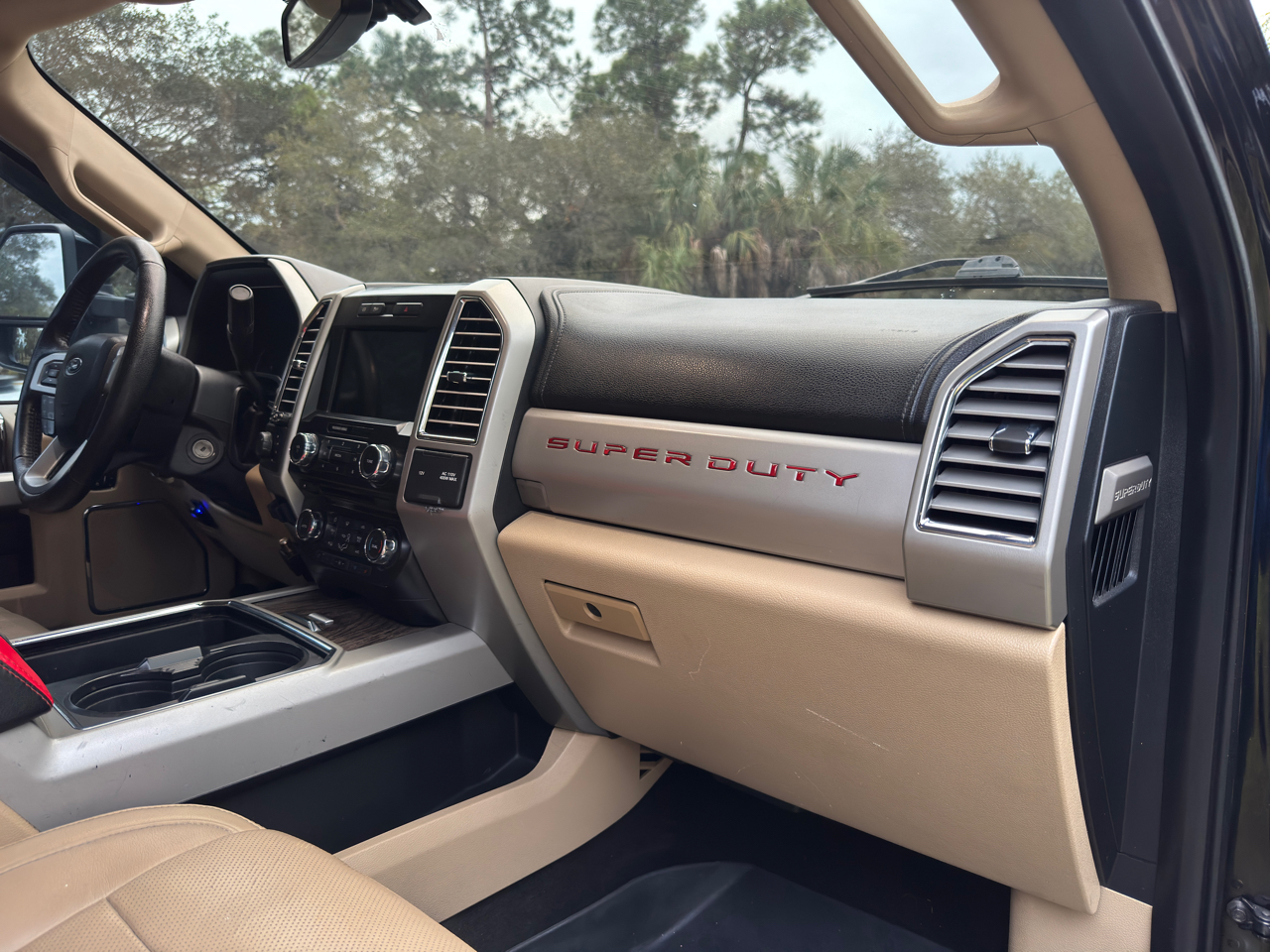 Ford Super Duty F-250 SRW 4WD Crew Cab 156" Lariat 2017