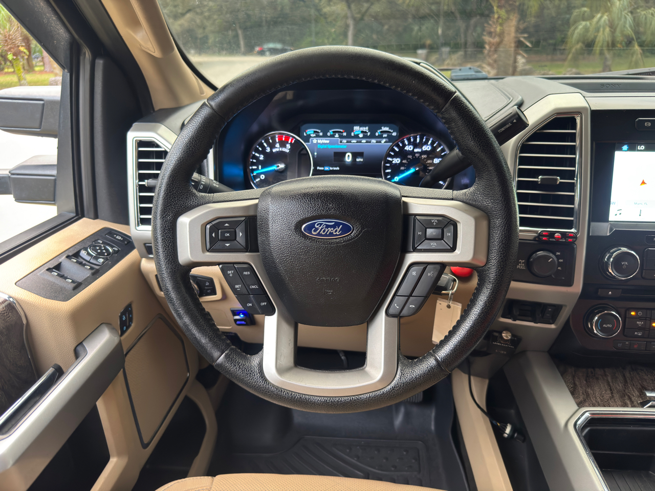 Ford Super Duty F-250 SRW 4WD Crew Cab 156" Lariat 2017