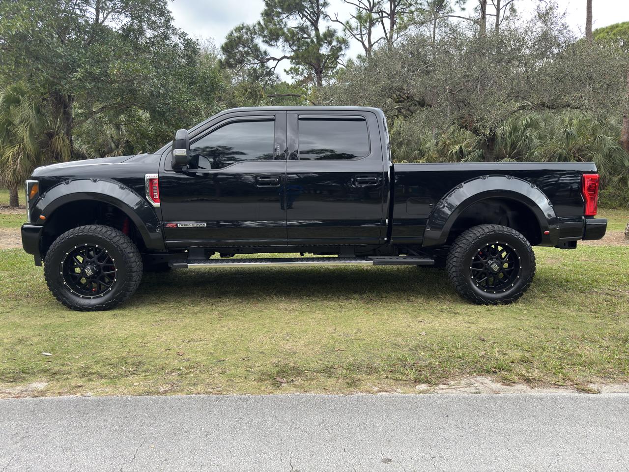 Ford Super Duty F-250 SRW 4WD Crew Cab 156" Lariat 2017